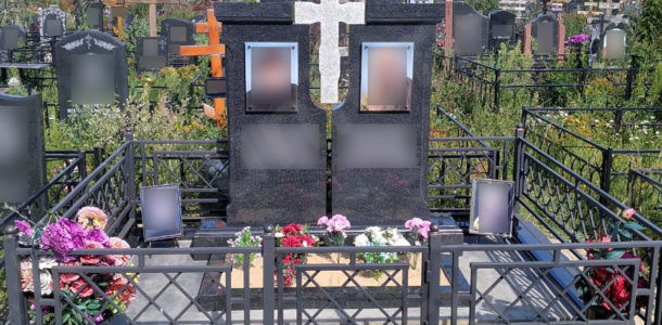 Памятник с крестом для двоих